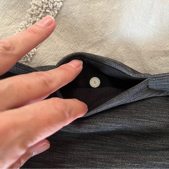 LuluLemon Gray Pant with Side Pockets- Size 6 - Picture 5 of 5